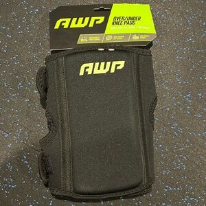 NWT knee pads
